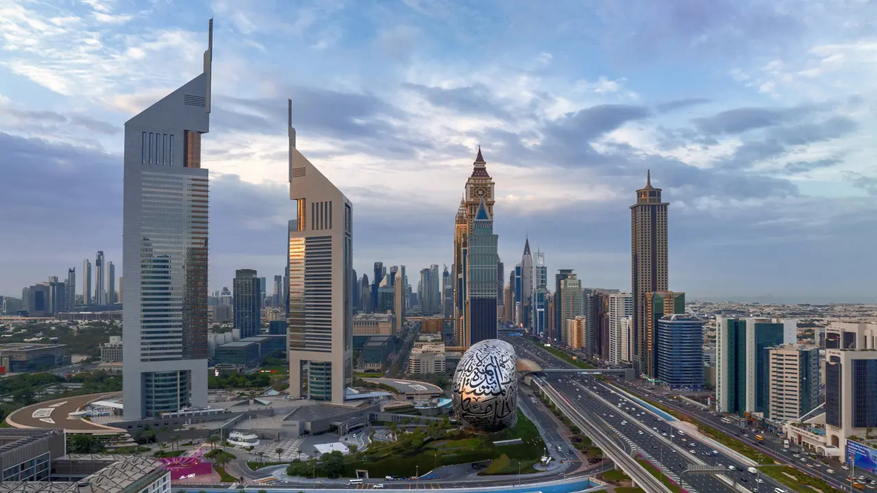 طقس الإمارات غداً: توقعات بسماء صافية وأجواء معتدلة